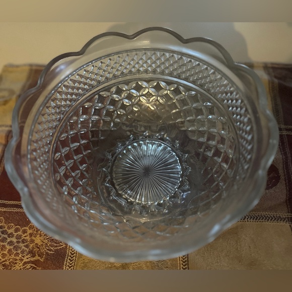 Vintage 1960’s Anchor Hocking Wexford 10" Footed Bowl - Picture 7 of 8